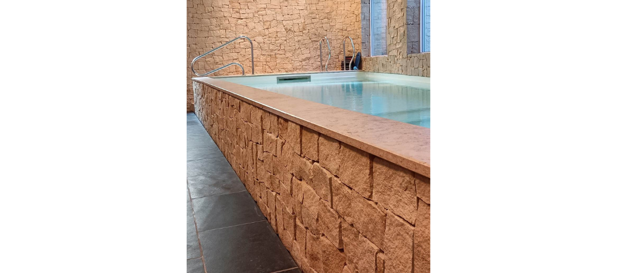  Piscine intérieure - Mur et carrelage